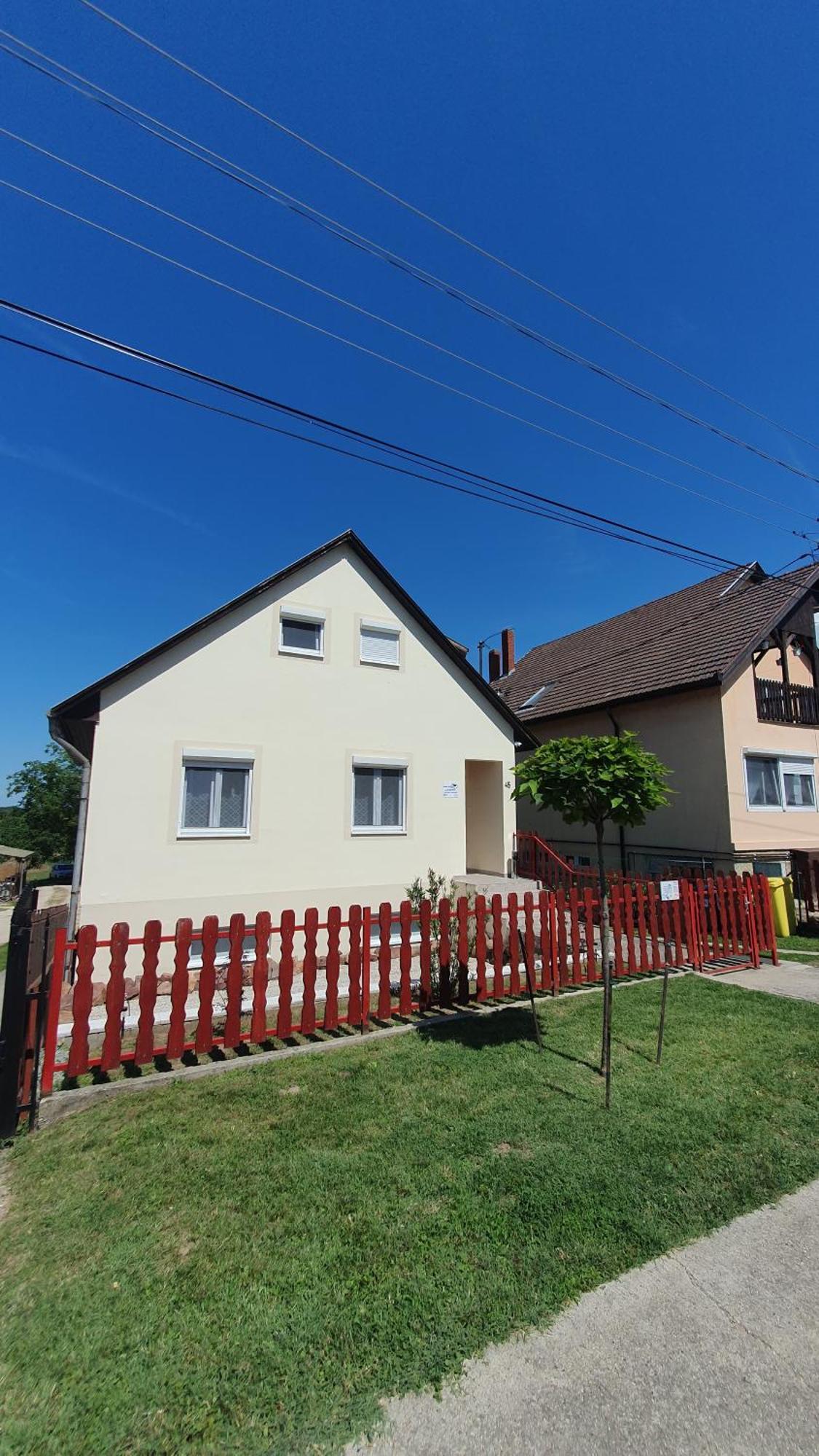 Berbe Apartman Balatonlelle Extérieur photo