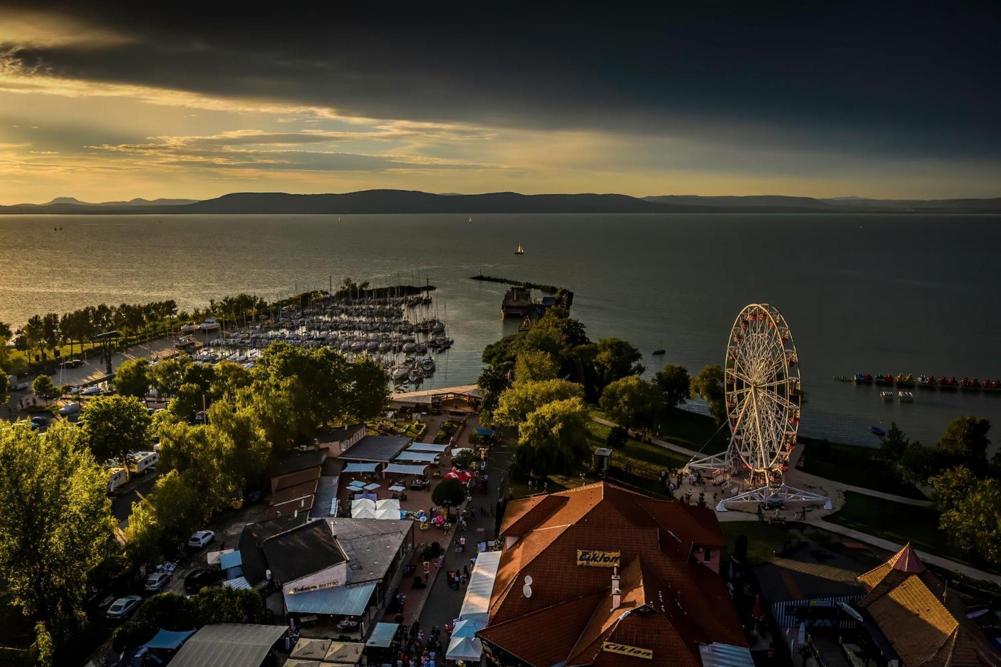 Berbe Apartman Balatonlelle Extérieur photo